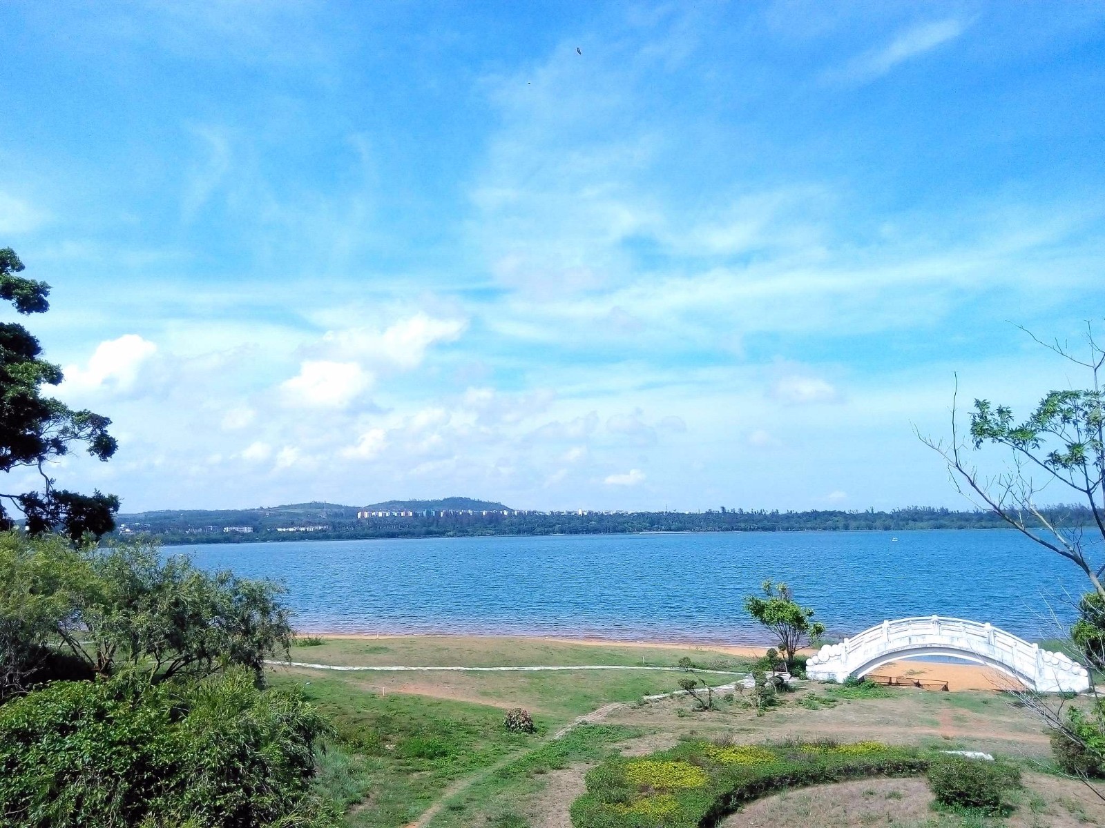 原創廣東被忽略的一處湖泊湖水由地下礦泉水和雨水組成就在湛江