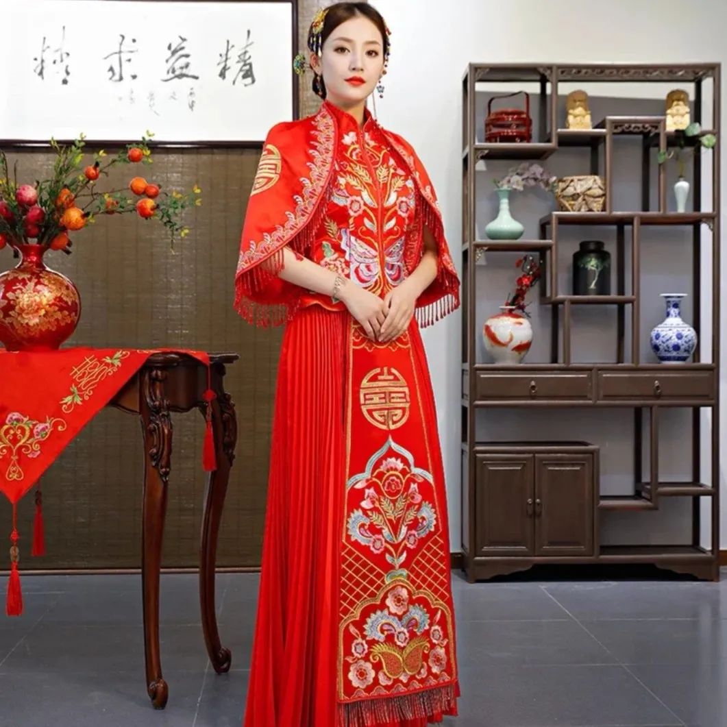 看这些旗袍嫁衣就知道了!