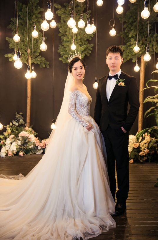 赵鑫,质检监督部的刘岳和钢轧作业部的潘泽浩都做出了婚礼延期的选择