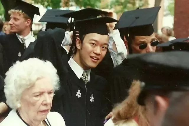 刘轩哈佛毕业刘墉曾经写了一段话给儿子,也很适合分享给多数的父母:当