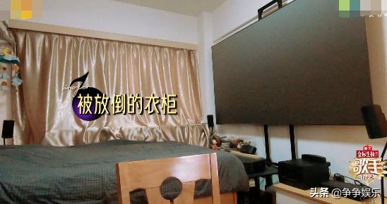 周深实名制"凄惨",其他歌手都在录音棚参加比赛,周深却一个人在家
