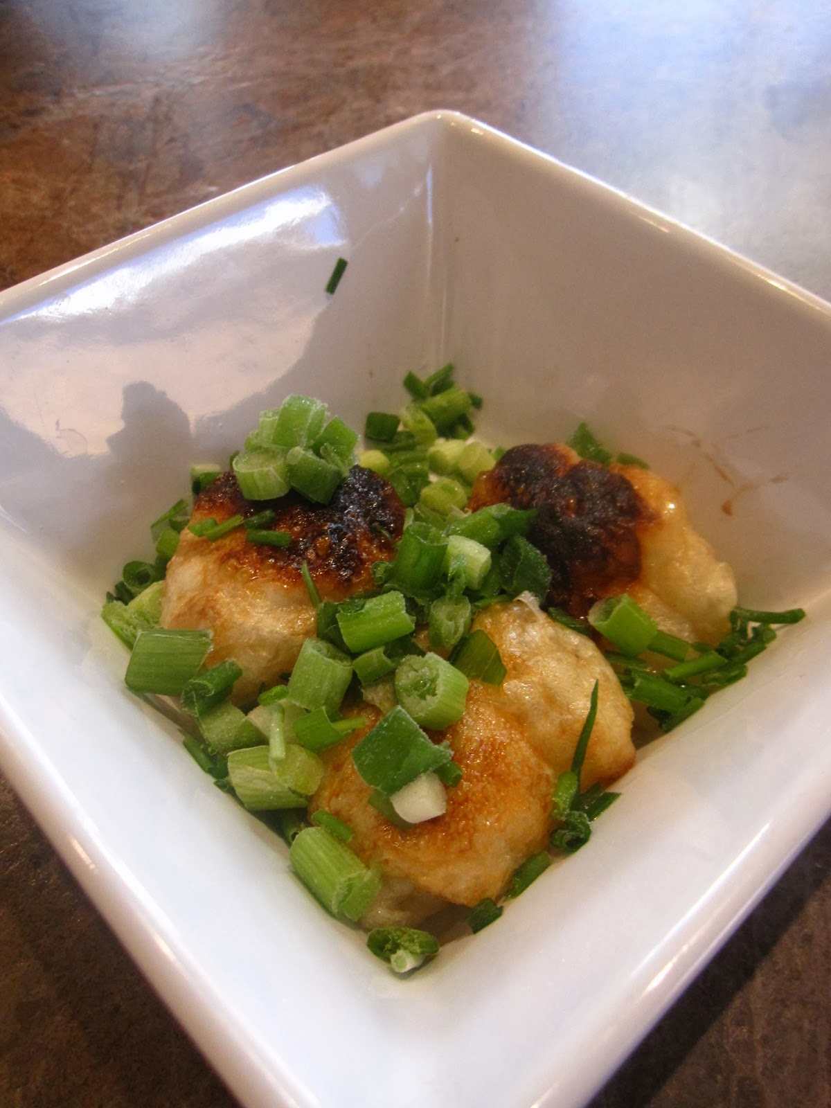 咸香滚烫的味噌汤配着淡淡甜味超弹牙的麻糬真是简单又美味