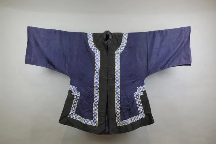 足不出户逛佳木斯市博物馆  系列专题片第十九集   《清朝服饰》