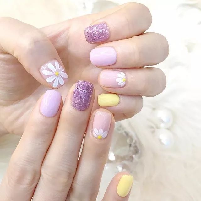 甜美清新小雏菊美甲