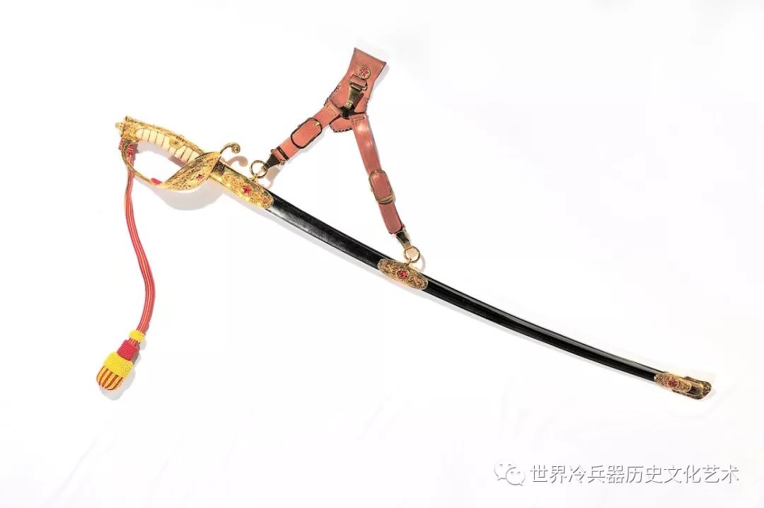 汉威 军威指挥刀 & 短剑目前游戏支持团队死斗和目前大火的"吃鸡"两种