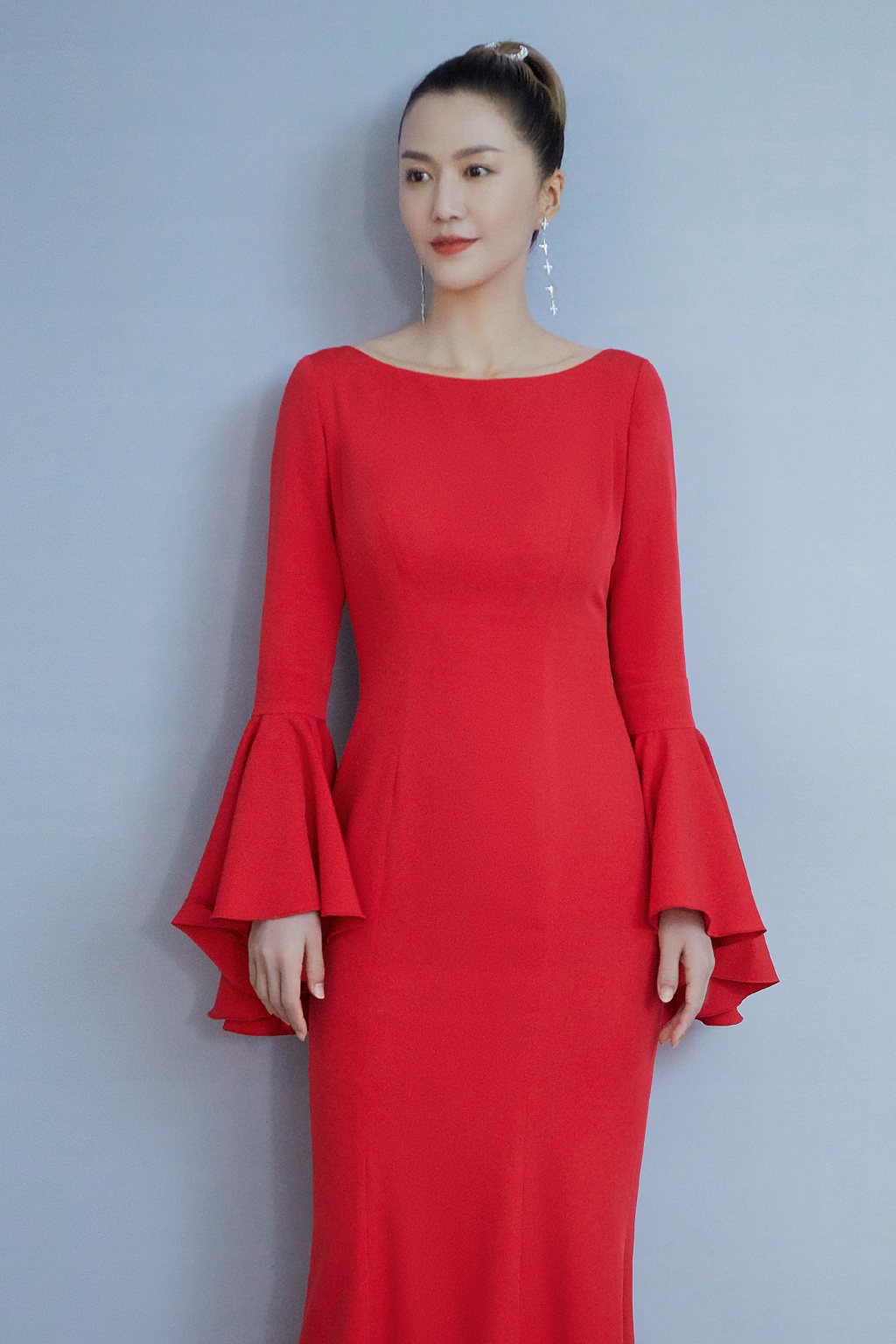 女歌手谭维维红色连衣裙温婉写真