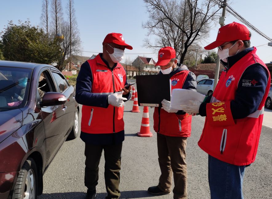 七到位绿华镇用上了防控双保险坚决把风险挡在门外