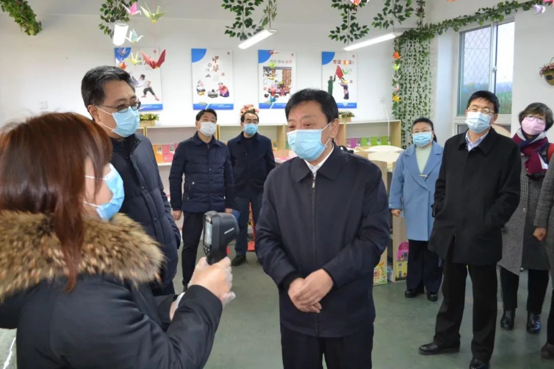 李君副市长到新华小学调研开学准备及防控工作