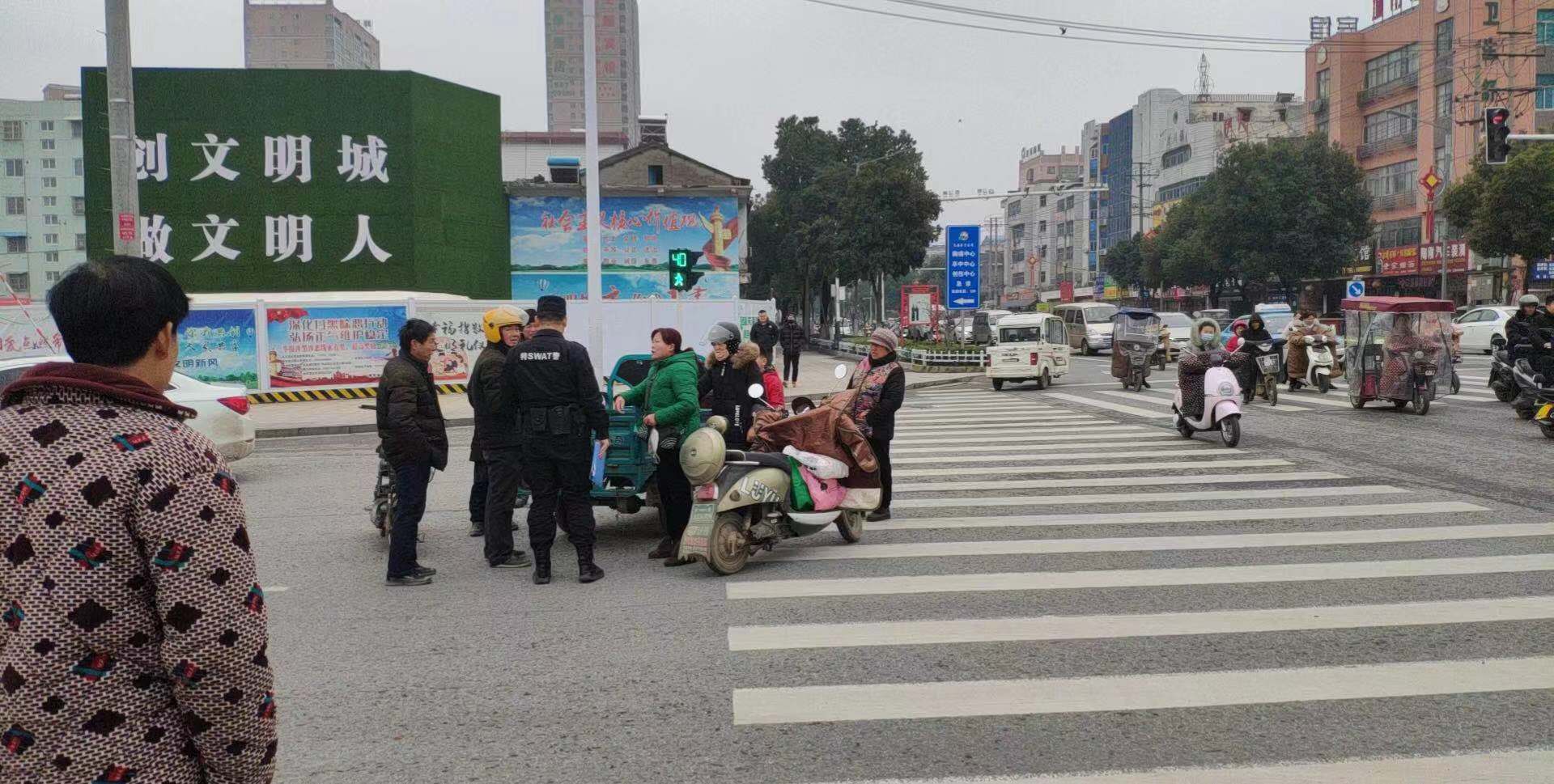 交通事故引发责任纠纷民警积极调解促和谐