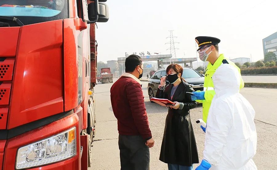 天心区政府副区长洪孟春莅临一力物流园调研督查疫期入园车辆管控工作