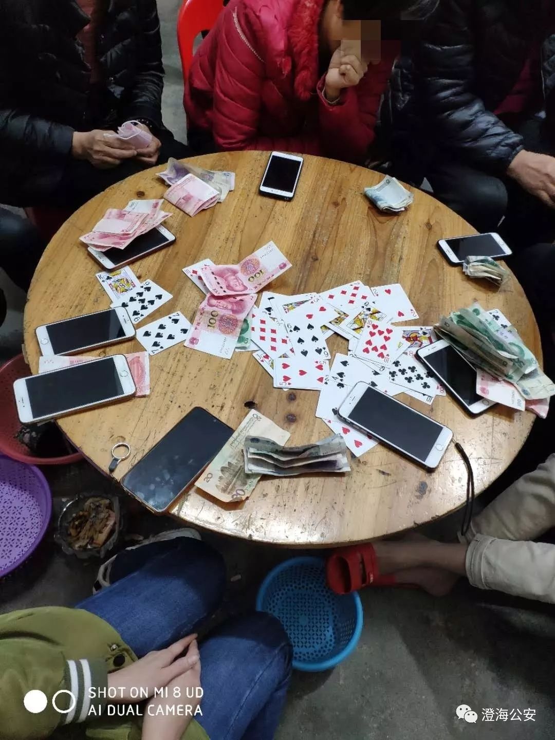 潮汕这班人竟顶风作案聚众赌木虱鱼现场9人被抓