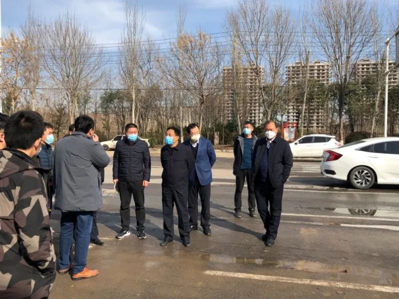 县政协副主席张宇东到开州集团承建的城西中学国庆路幼儿园项目调研