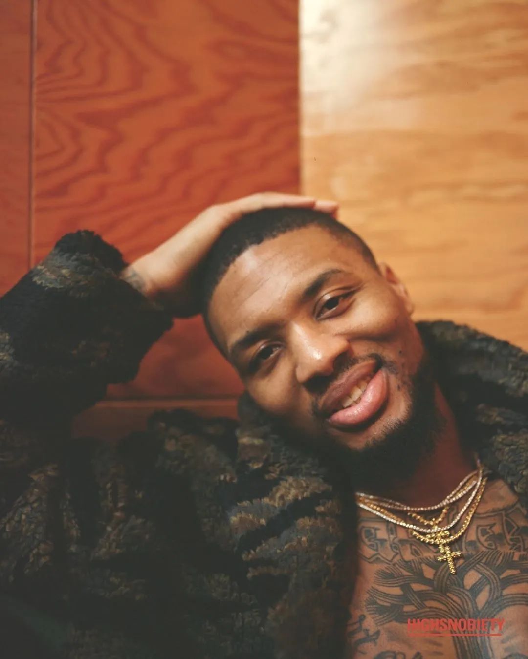 事实上,利拉德从小就与朋友们尝试着玩一些说唱,在进入nba之前,也在