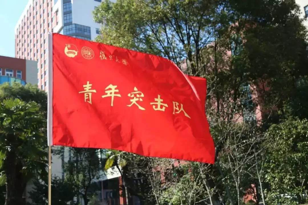 青心聚力白衣冲锋附属医院青年突击队向前冲