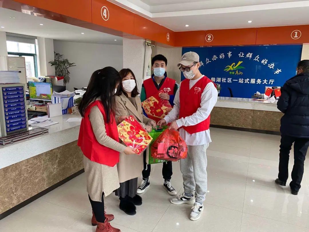 三叶草社工爱心速递声声问候暖人心