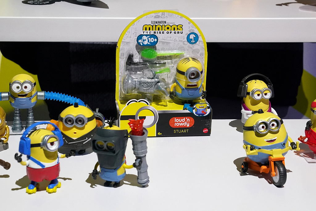 美国:美泰公司推出多款玩具 光头芭比引人瞩目