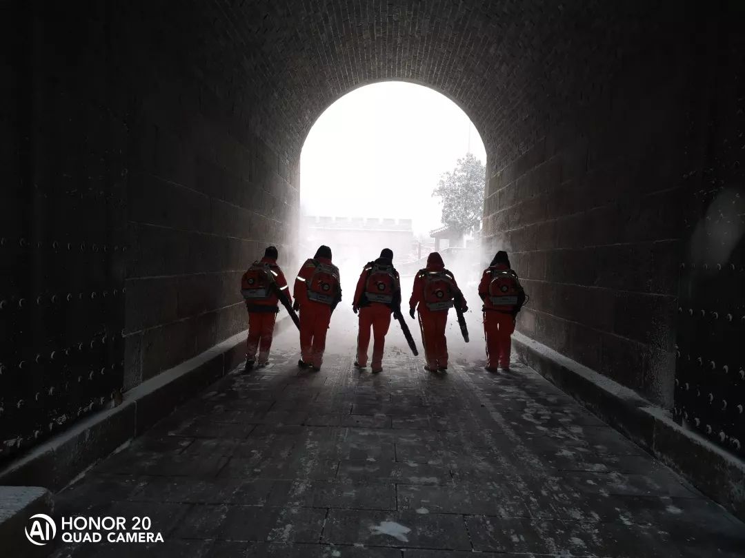 共筑抗疫钢铁长城全国文明景区八达岭长城在行动