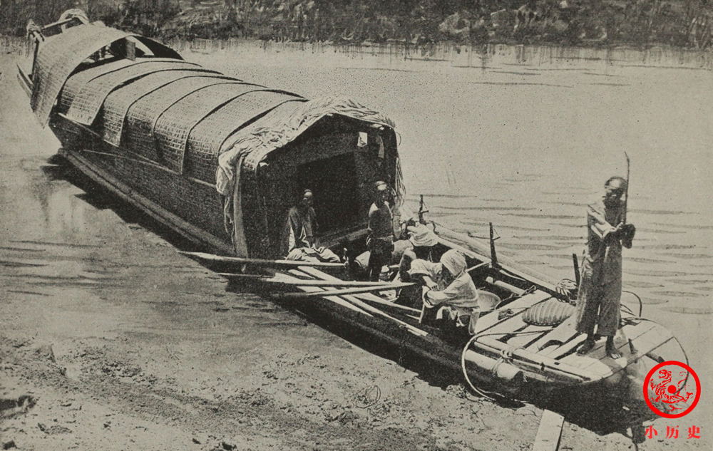 晚清老照片女摄影师拍摄长江流域的百姓生活纤夫家很简陋