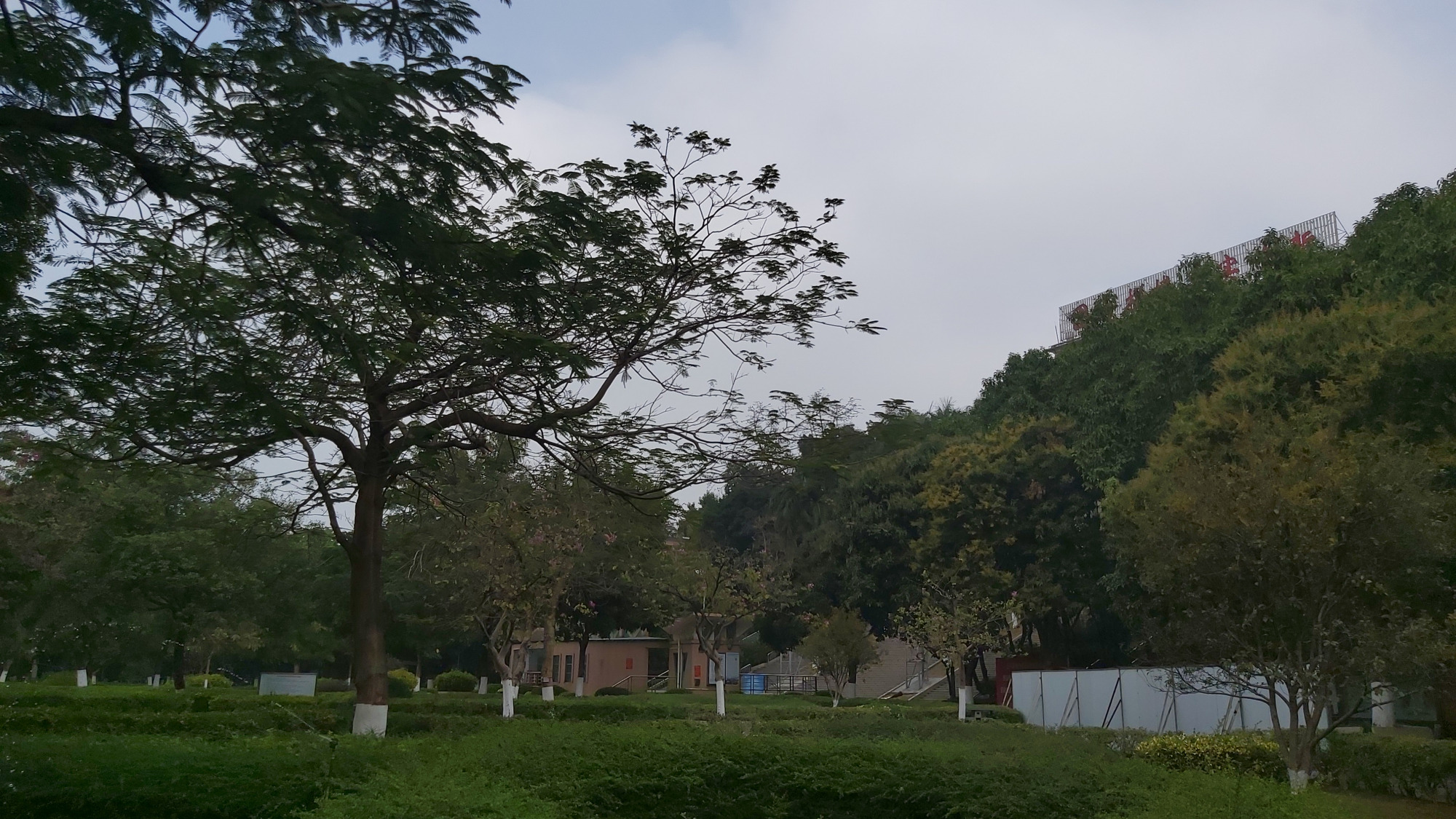 原创广东顺德钟楼公园,绿树成荫,设计独特