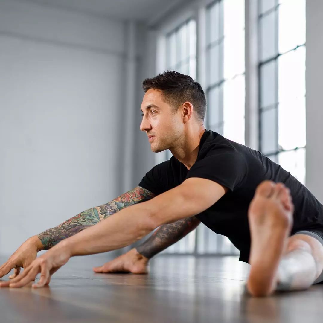 223男人练瑜伽不知道练什么请从这10套序列开始