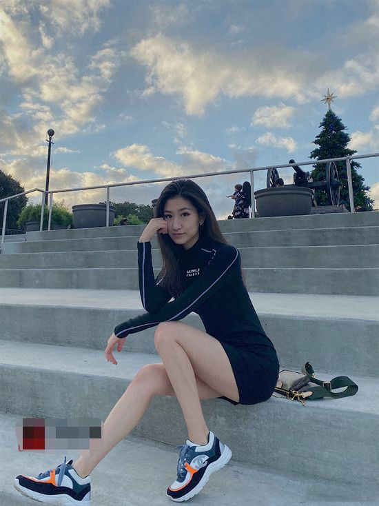 主持人史小诺23岁女儿细腰长腿长相清纯与妈妈好似姐妹