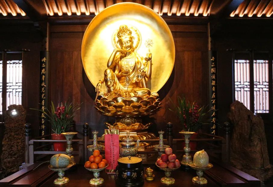 二月初一寺院暂停对外开放但对诸佛菩萨的虔诚供养一分不减