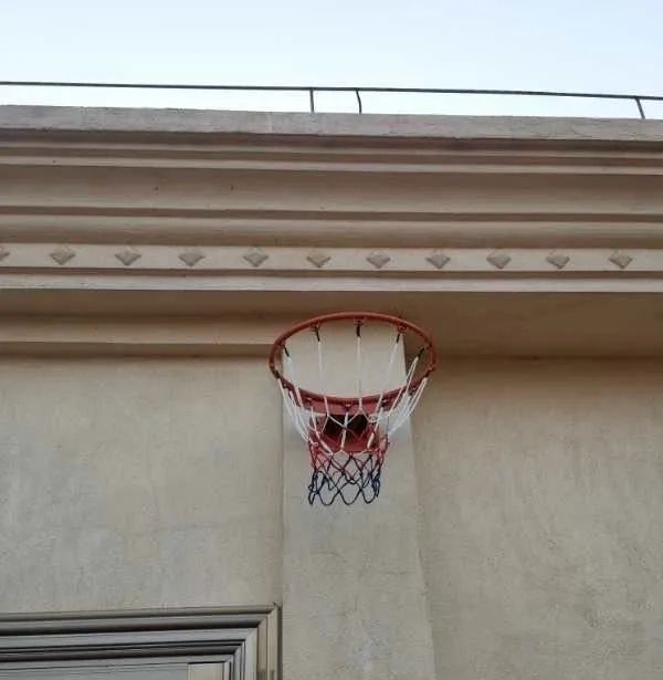 泉州人民智慧多在家自制篮球框足不出户打篮球