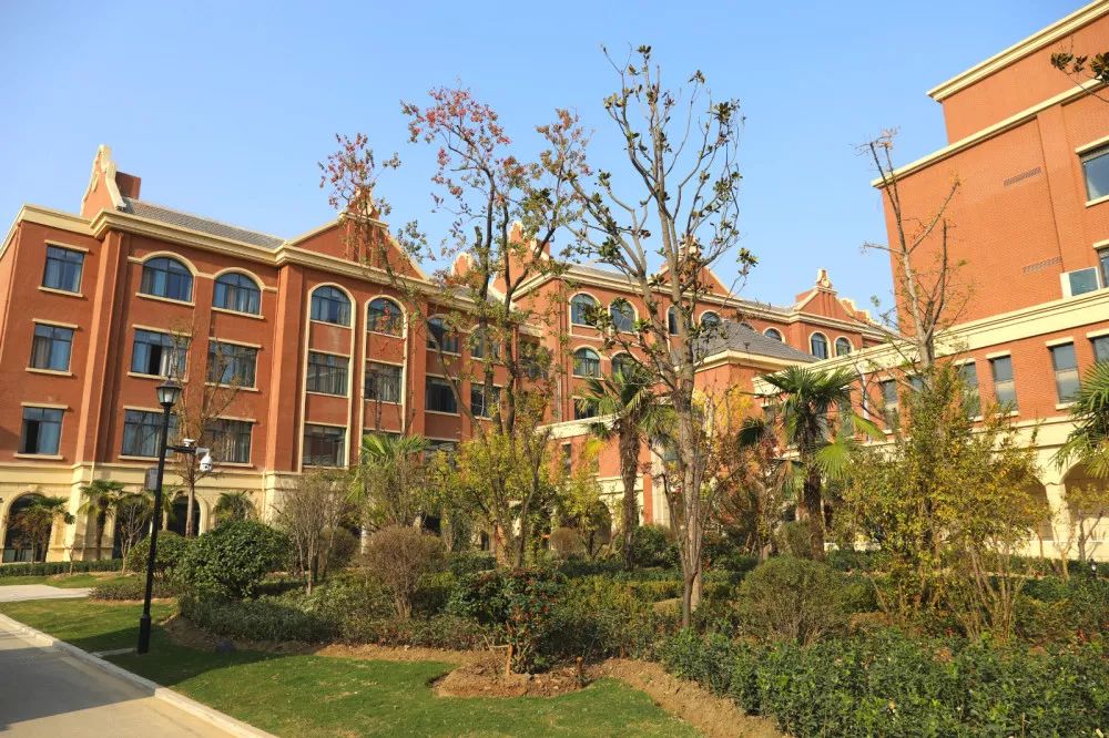 徐州嘉治剑桥公学意在打造淮海经济圈国际化教育的标杆学校,中国的"
