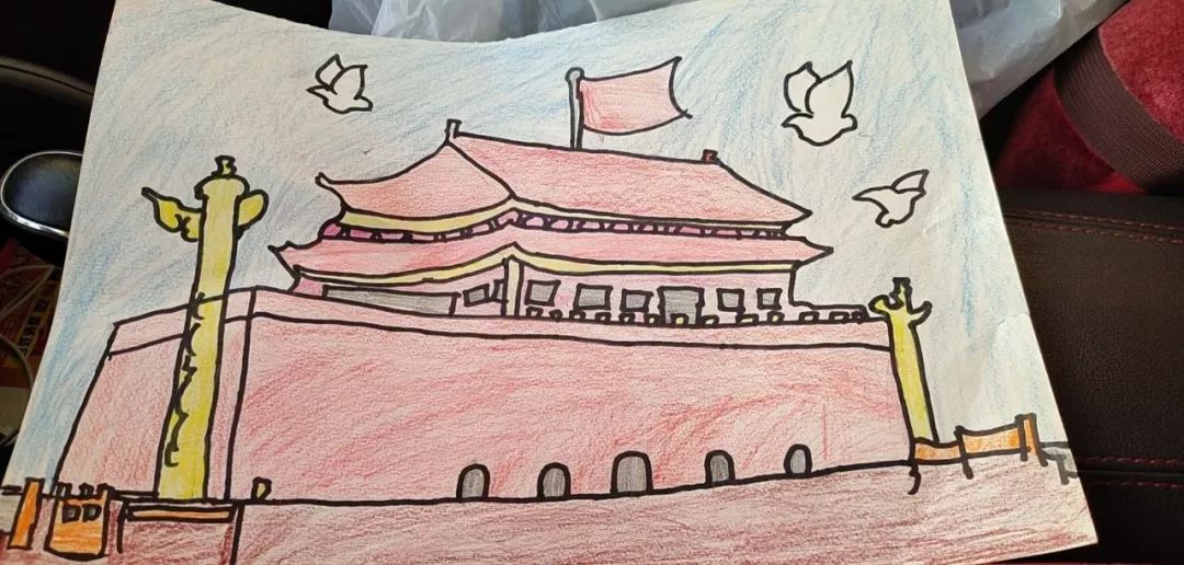 8岁男孩画出心中的英雄 —《加油!你们最美!》