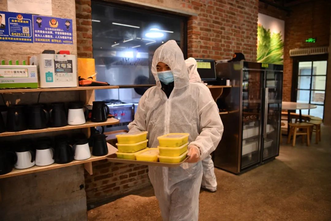 疫情尚未结束,你点的外卖安全吗?新闻君全程跟拍揭秘!