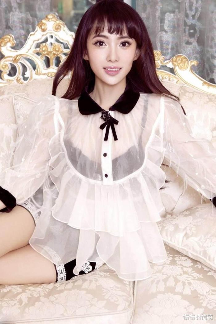 刘萌萌身材好肤白貌美标准的魔鬼身材甜美清新青春十分迷人