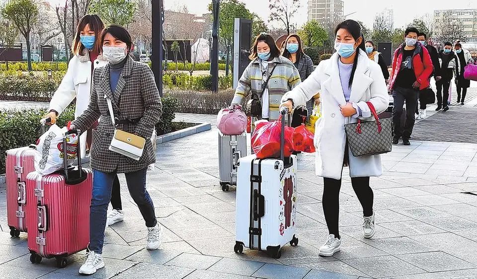 点对点运输心贴心服务河南省已护送超14万农民工外出返岗