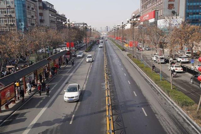 疫情防控依旧,有序复工复产,洛阳老城中州路街景纪实