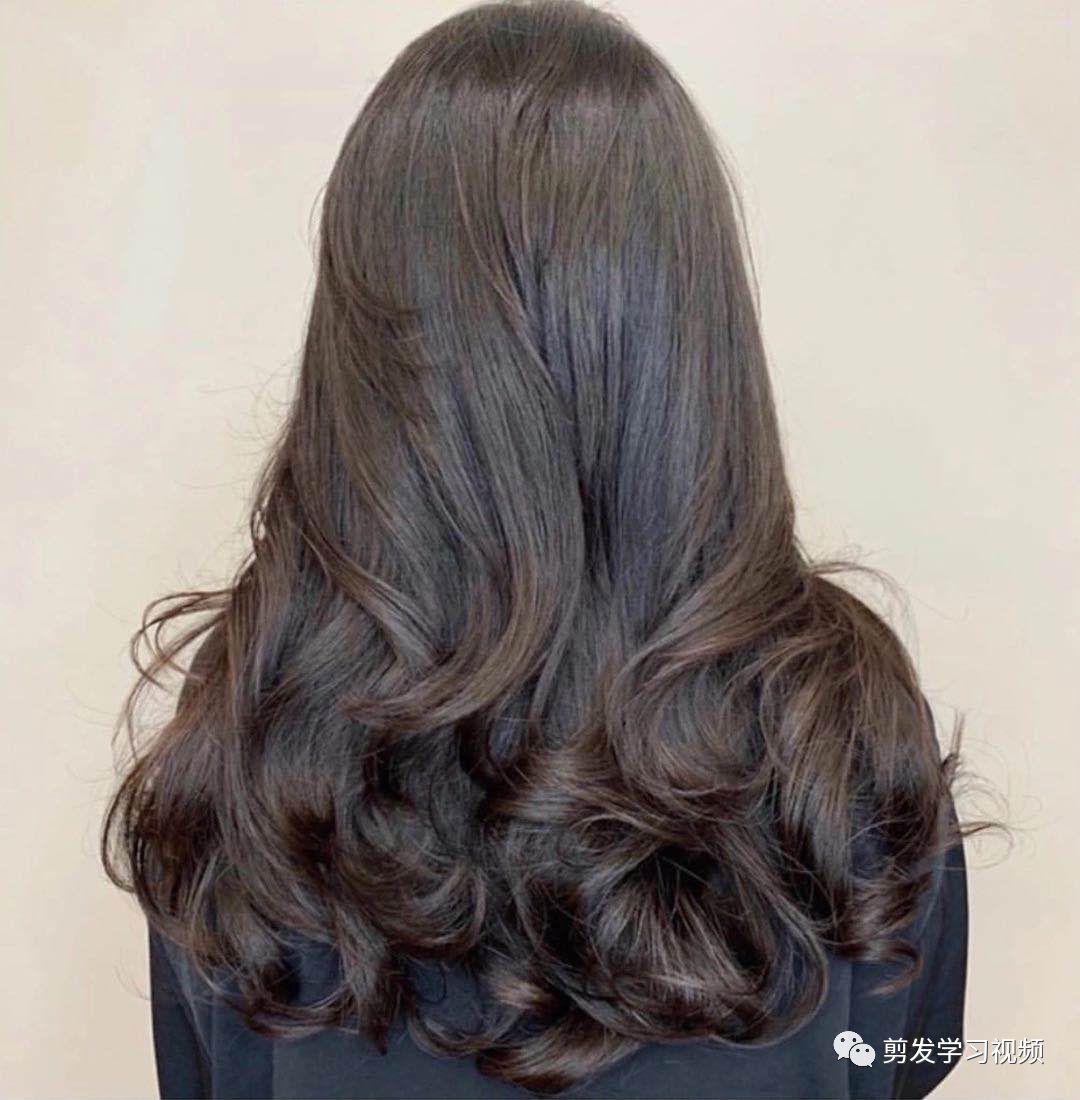 流行不衰的半烫卷2020年依旧火爆