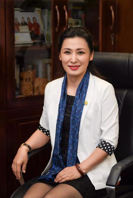 我国最美女校长外貌媲美当红女星毕业后直接任职211高校