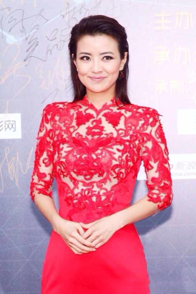 原创经纬穿大红色太好看一袭中国风剪纸长裙秀丰满括号臀养眼