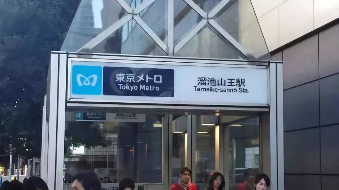 能做出那么多有意思的手办的meetissai本身当然也是个十足的"中二病