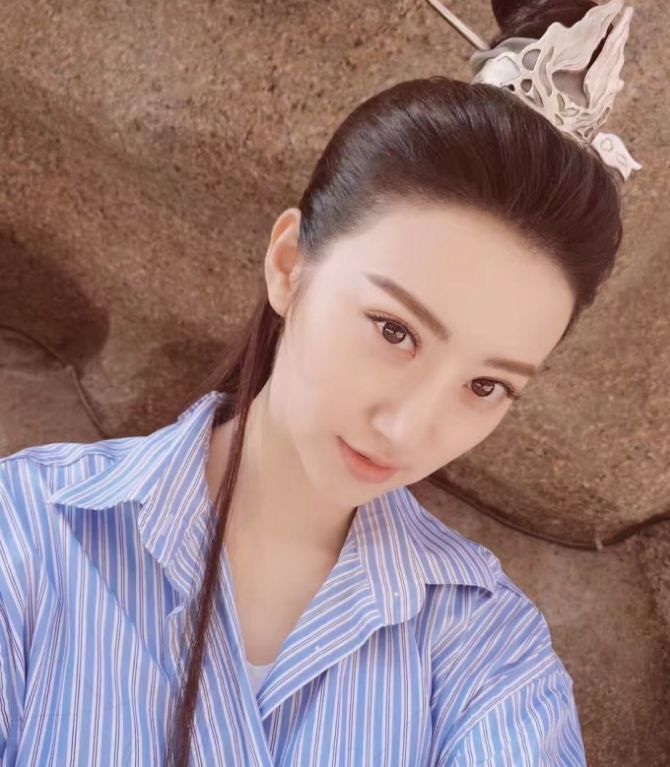 景甜秒变公子哥女扮男装造型太帅了关键是太好看