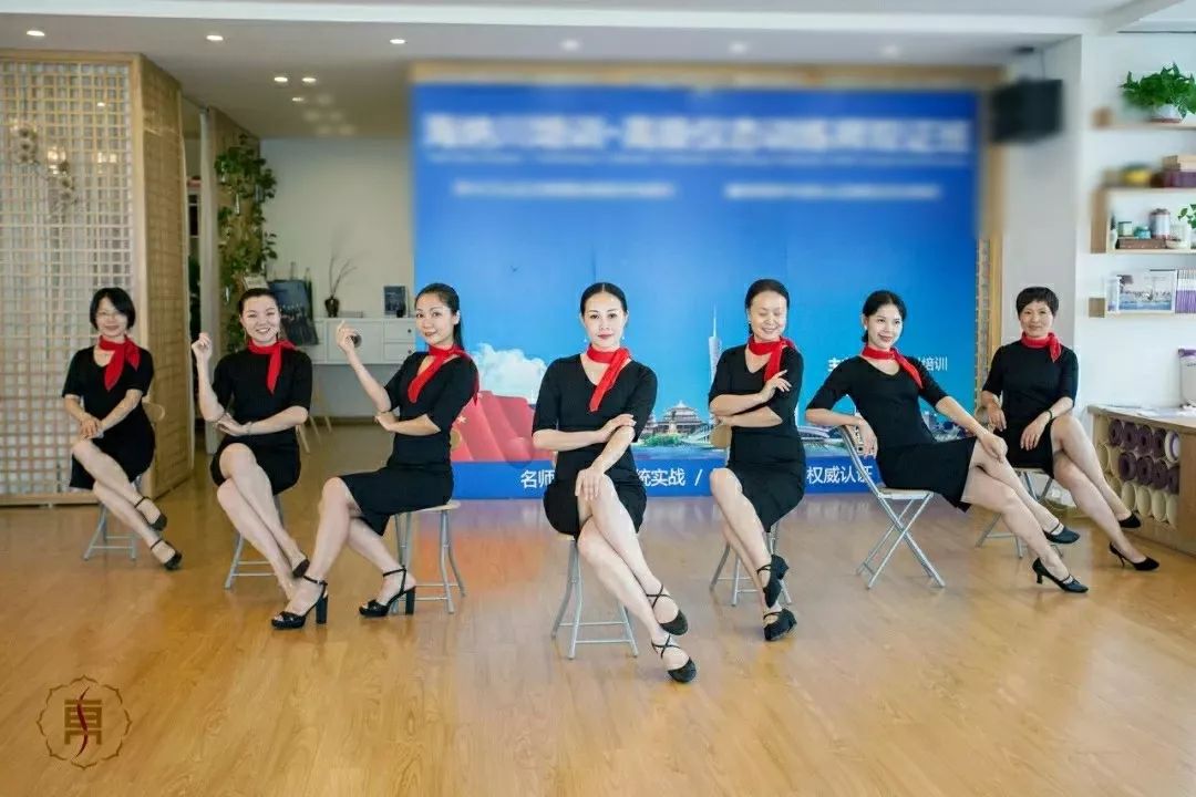 课程预告 | 仪态美学"速8"线上课程帮助您秒变"气质女神"