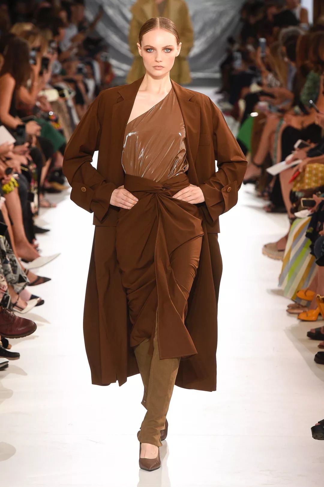 和maxmara一起向着远洋起航