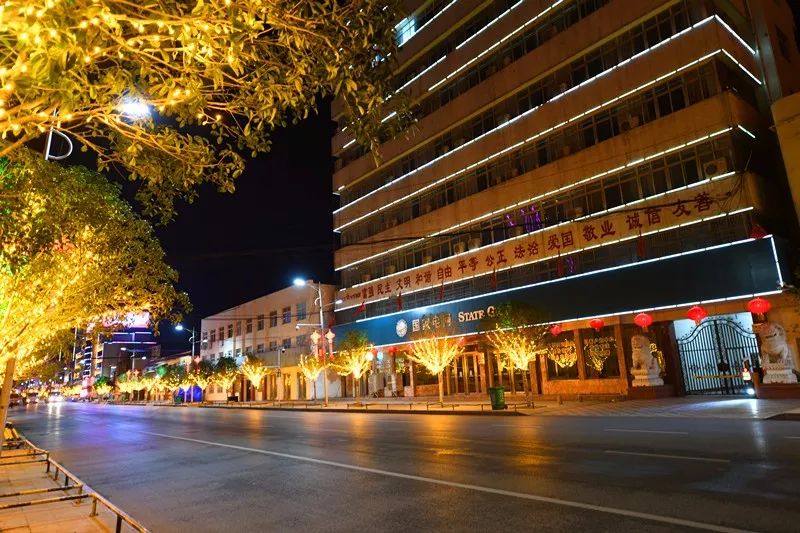 镇平县城最新的街道夜景靓照出炉啦大家有多久没见过了呢