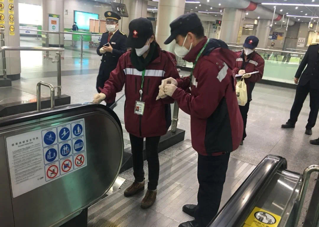 地铁正增加红外测温仪上周工作日客流不到去年日均两成