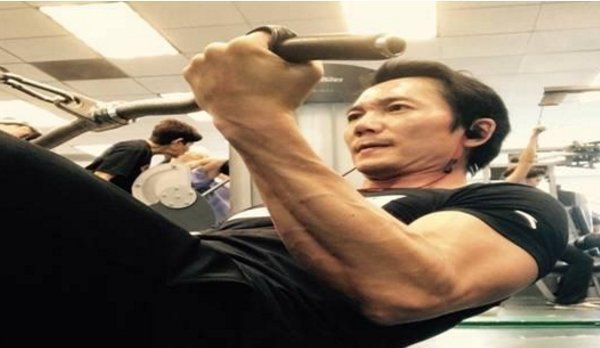 5大功夫明星健身甄子丹打拳赵文卓单手俯卧撑难度仅排第二