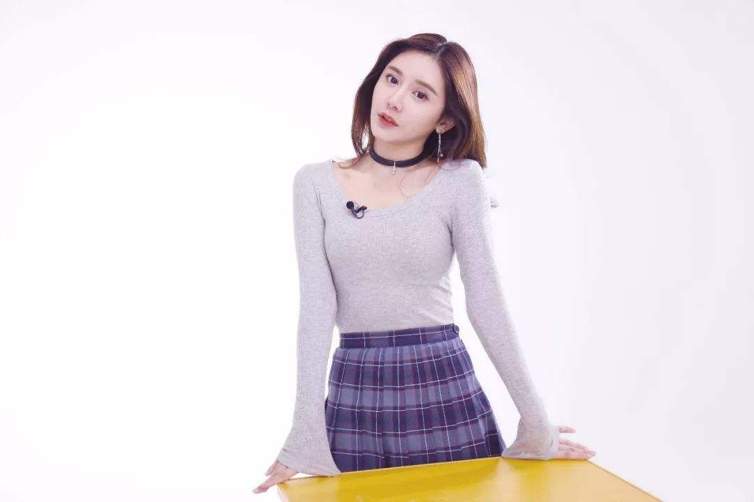 原创 她是nba主播一姐美娜,詹姆斯的小迷妹,与秦奋分手后一直单身