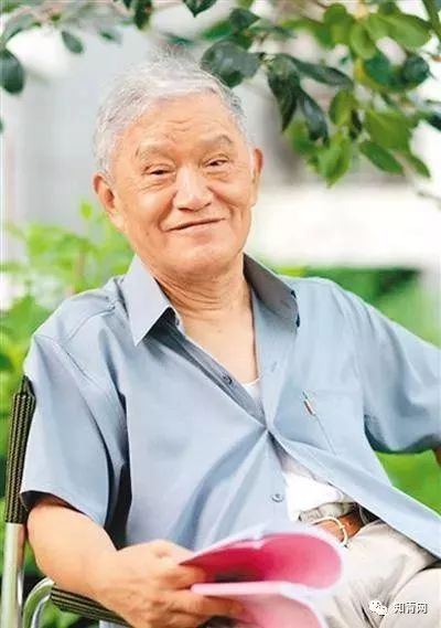 1928年出生于山东早年就读中国大学生物系没想到吧,在当演员之前师伟