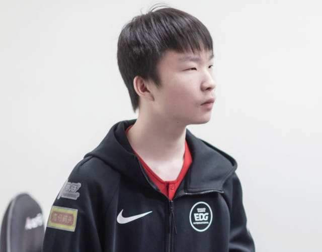 lol国服第一有啥好处edg小祥我才国服前十陪玩一小时100