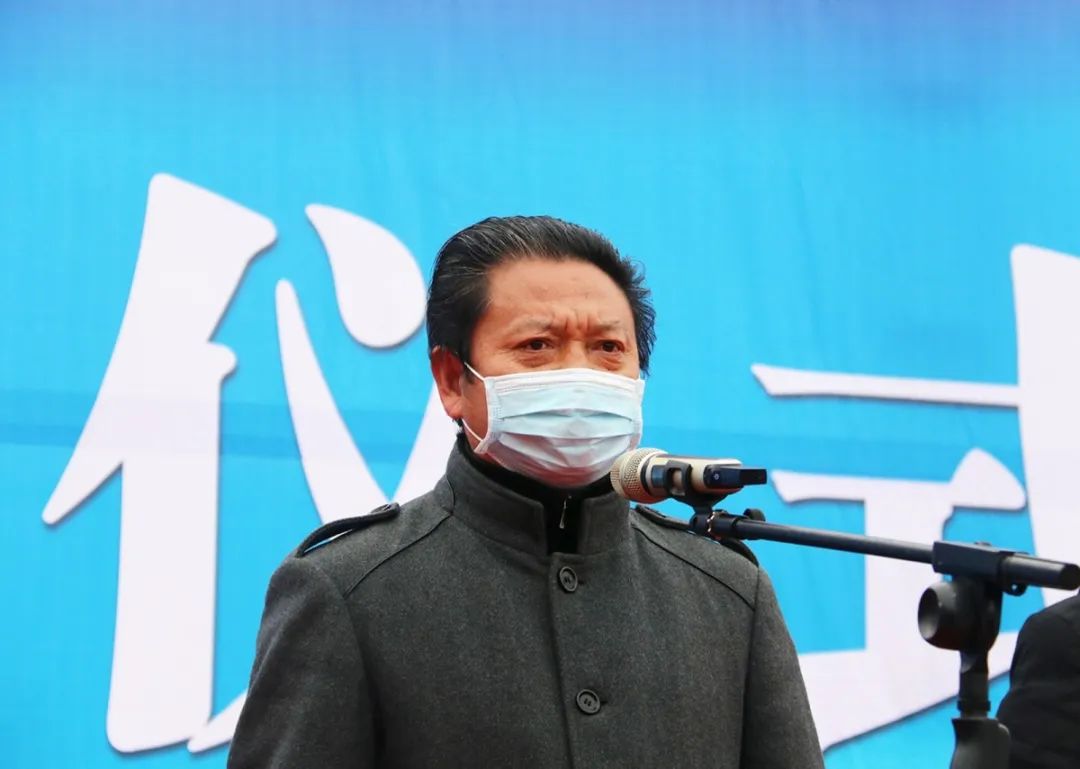 最后,随着义龙新区党工委书记陈远华宣布中国万屯牛博园产业集群项目