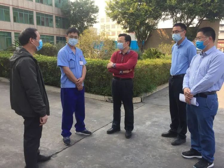 覃仕平要求,要认真学习中央,自治区,梧州市以及我县关于企业在疫情