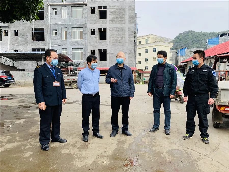 县长李朝晖检查疫情防控和复工复产复市复运工作