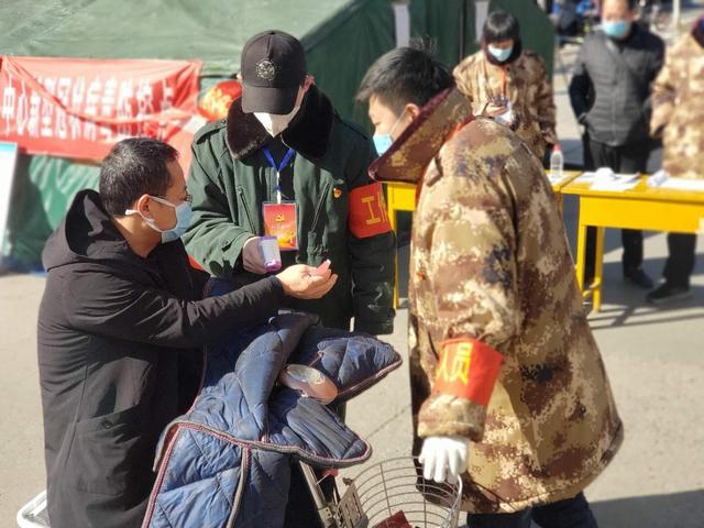 原创山西临汾抗击疫情守护卡口使命担当风雨征程